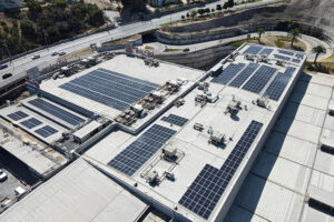 Vista aérea de Planta solar Espacio Urbano Viña del Mar - paneles fotovoltaicos en techo